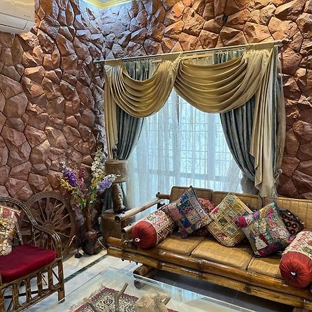 Colonel'S Abode Apartment Агра Екстериор снимка