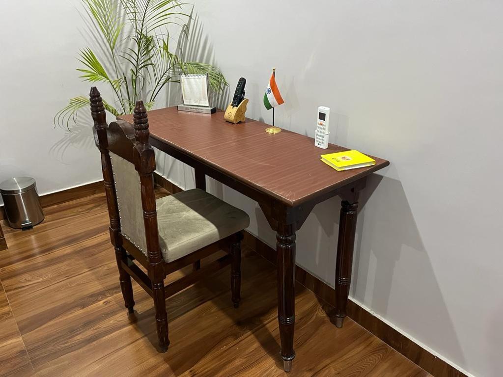 Colonel'S Abode Apartment Агра Екстериор снимка