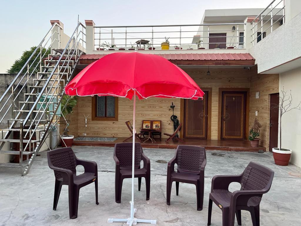 Colonel'S Abode Apartment Агра Екстериор снимка