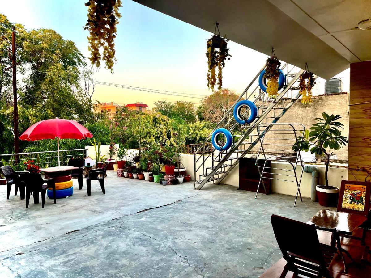 Colonel'S Abode Apartment Агра Екстериор снимка
