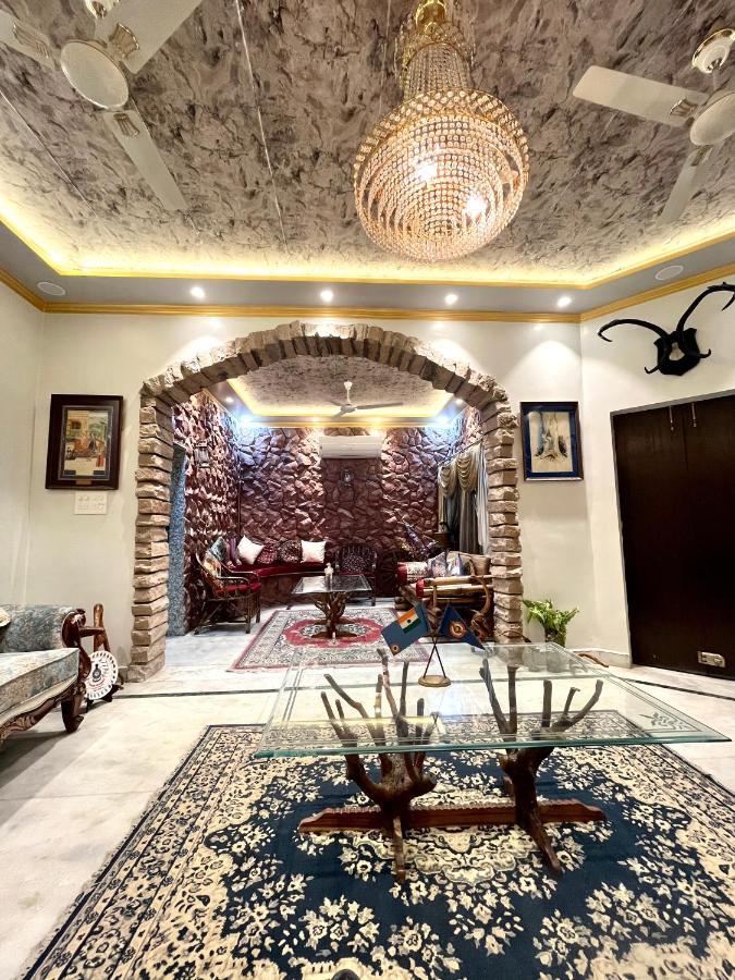 Colonel'S Abode Apartment Агра Екстериор снимка