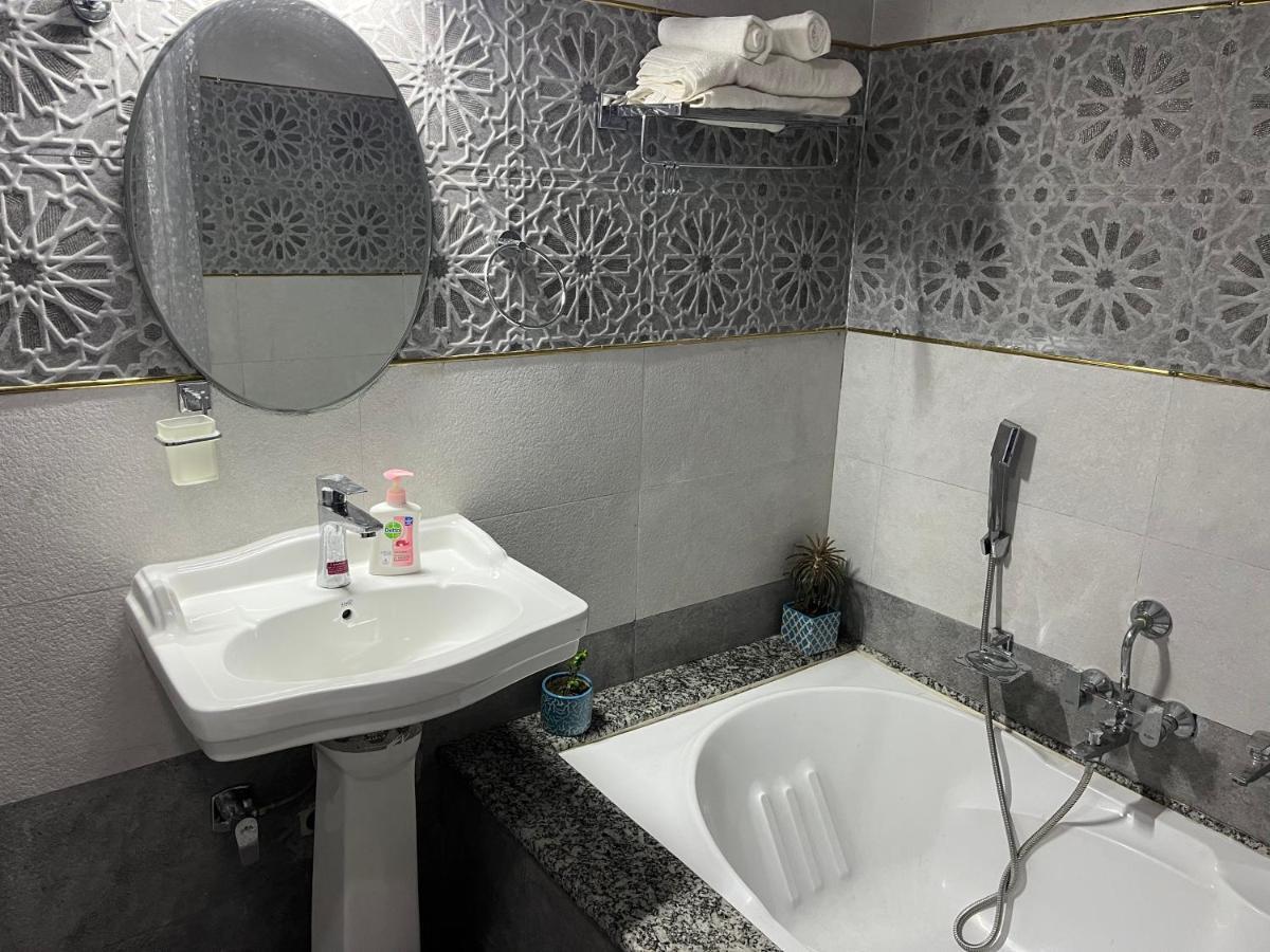 Colonel'S Abode Apartment Агра Екстериор снимка