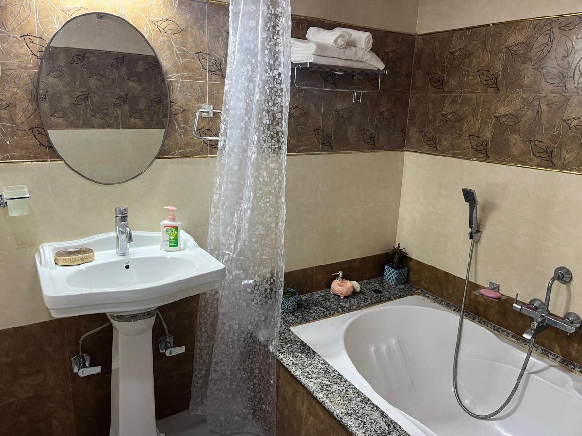 Colonel'S Abode Apartment Агра Екстериор снимка